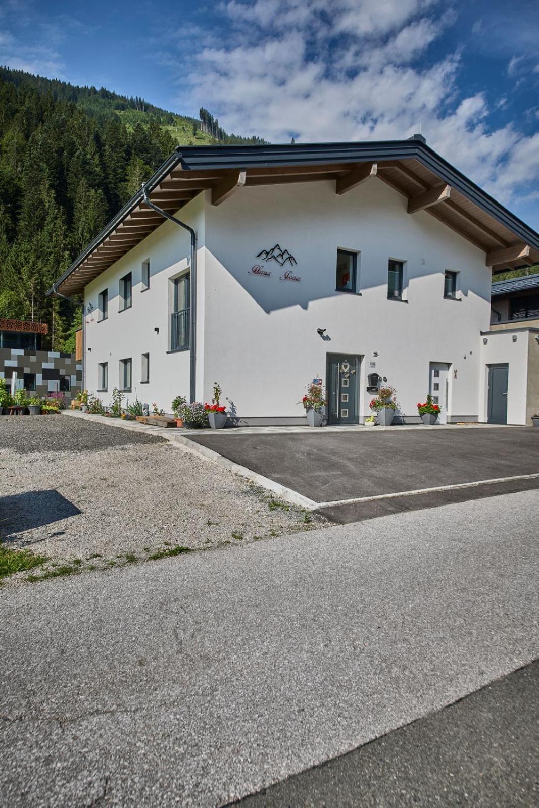 Haus Joan - Apartments Saalbach-Hinterglemm Exterior foto